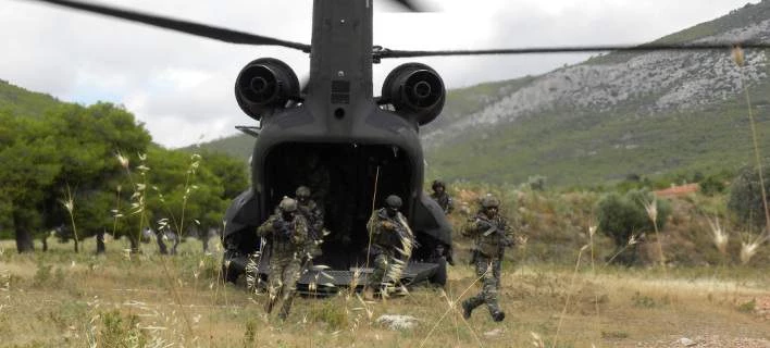 Οι ειδικές δυνάμεις εν δράσει – Βολές μάχης ταχείας αντίδρασης και αντιμετώπιση ασύμμετρης απειλής (Εικόνες)